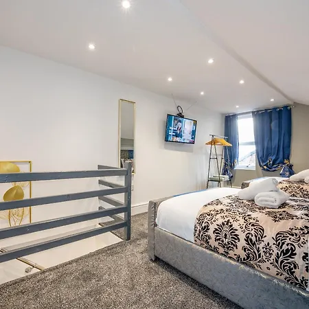 *ra10w* For Your Relaxed & Cosy + Free Parking + Free Fast Wifi * 民宿 利兹