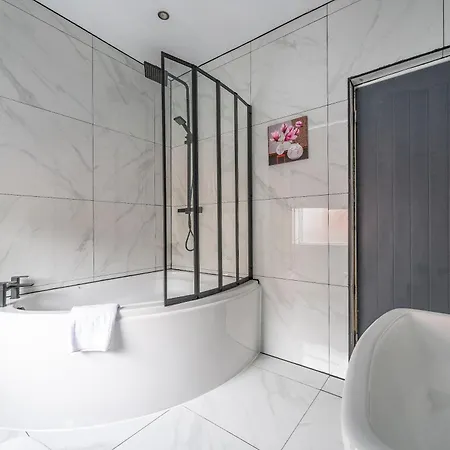 *ra10w* For Your Relaxed & Cosy + Free Parking + Free Fast Wifi * 民宿