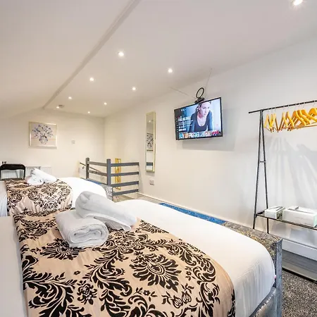 *ra10w* For Your Relaxed & Cosy + Free Parking + Free Fast Wifi * Homestay