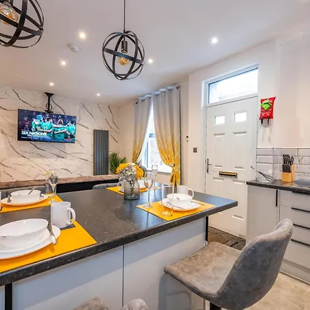 Homestay *ra10w* For Your Relaxed & Cosy + Free Parking + Free Fast Wifi * *