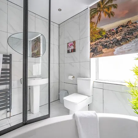 Homestay *ra10w* For Your Relaxed & Cosy + Free Parking + Free Fast Wifi *