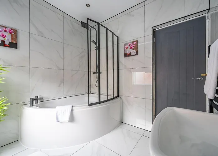 *ra10w* For Your Relaxed & Cosy + Free Parking + Free Fast Wifi * Homestay