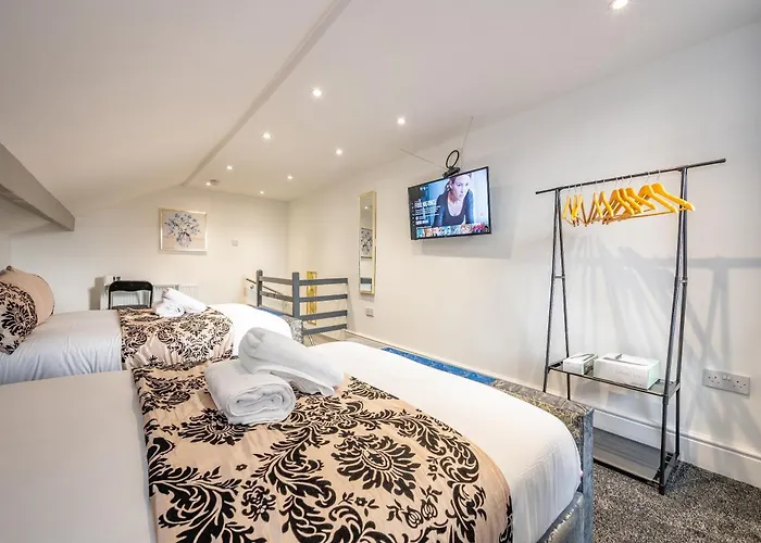 *ra10w* For Your Relaxed & Cosy + Free Parking + Free Fast Wifi * Homestay