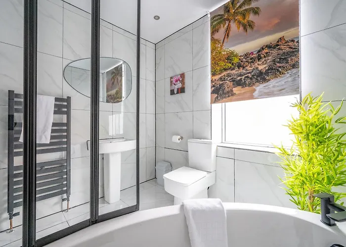 Homestay *ra10w* For Your Relaxed & Cosy + Free Parking + Free Fast Wifi *