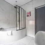 *ra10w* For Your Relaxed & Cosy + Free Parking + Free Fast Wifi * Quarto em Acomodações Particulares