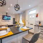 Quarto em Acomodações Particulares *ra10w* For Your Relaxed & Cosy + Free Parking + Free Fast Wifi * *