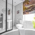 Quarto em Acomodações Particulares *ra10w* For Your Relaxed & Cosy + Free Parking + Free Fast Wifi *